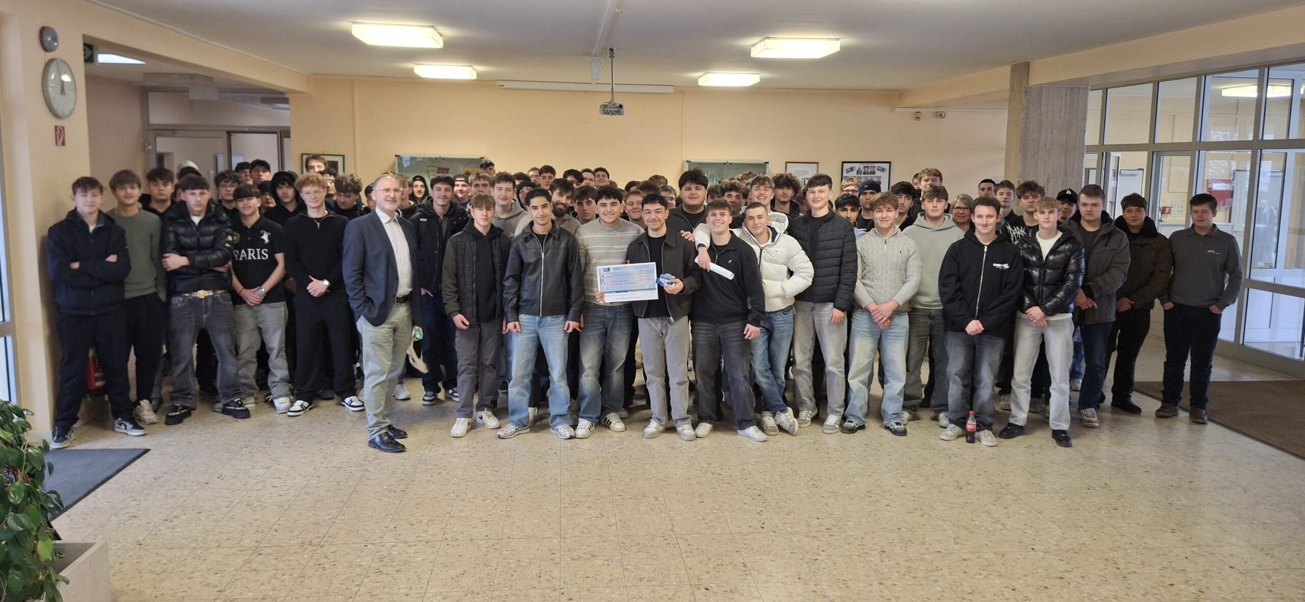 Spendenübergabe der Schülerinnen & Schüler des 2. Lehrgangs Schuljahr 2025/26