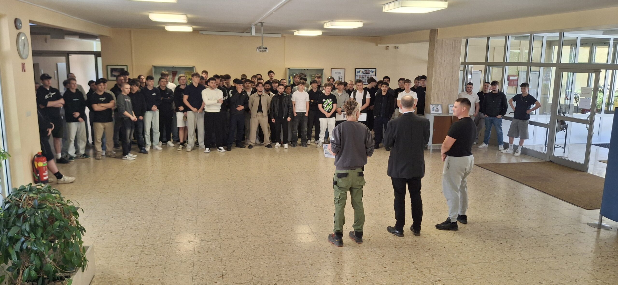 Rede von Standortleiter Vtl. Dipl.-Päd. Mst. Thomas Natschläger, BEd bei der Spendenübergabe